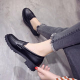 Round toe Cross-tied Slip-On