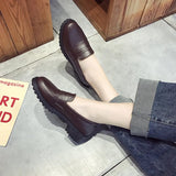 Round toe Cross-tied Slip-On